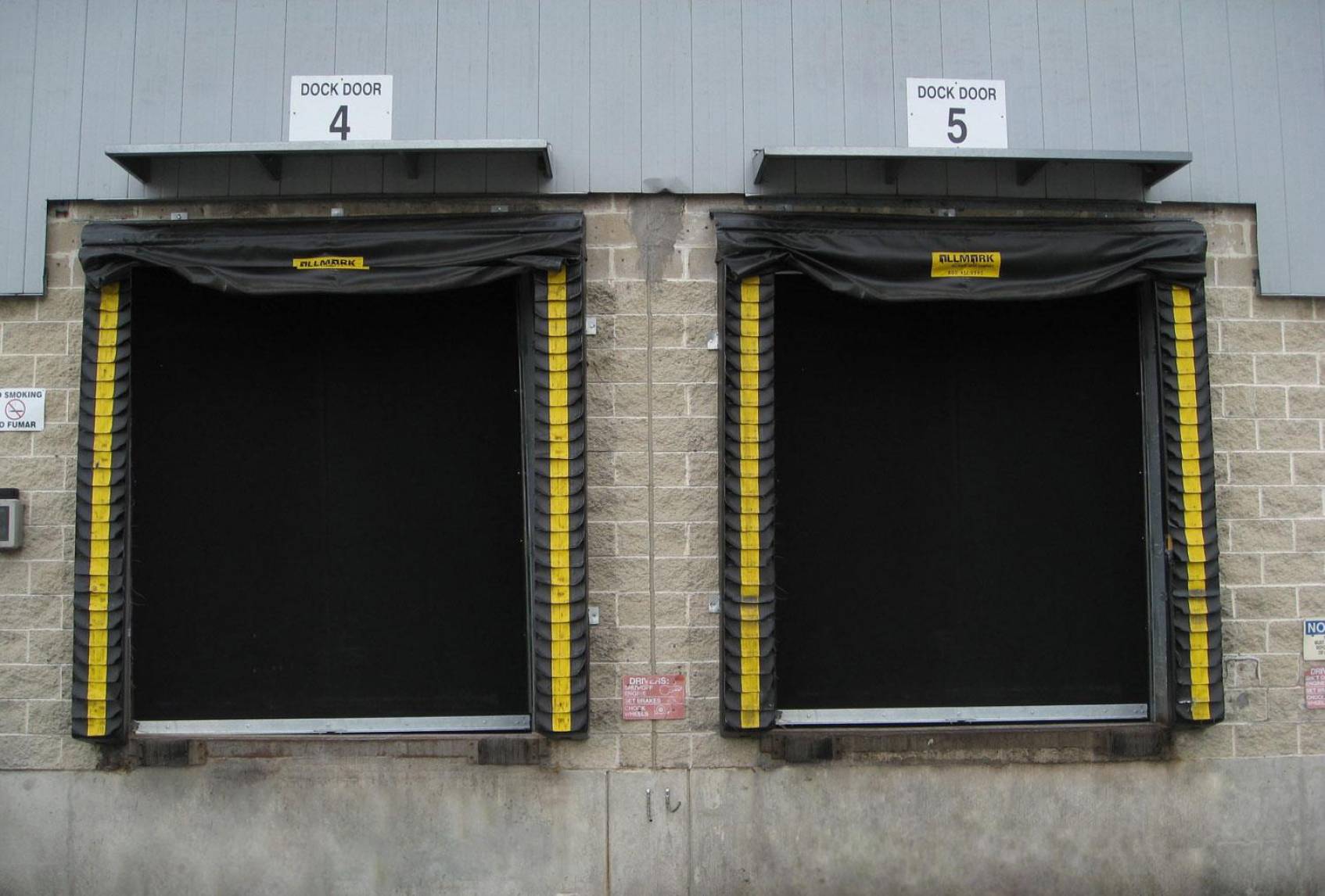 Loadingbay doors MaxDock C.H.I. Overhead Doors
